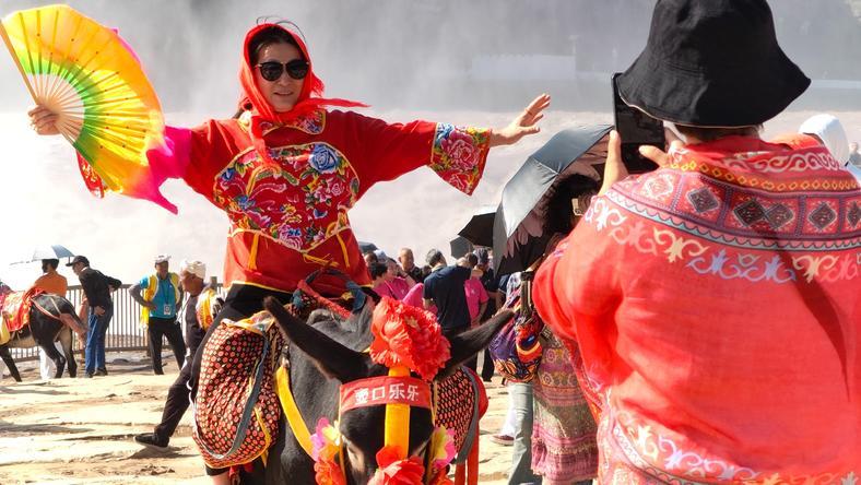 屡屡陷入“一地鸡毛”,谁能真正吃下文旅蛋糕?